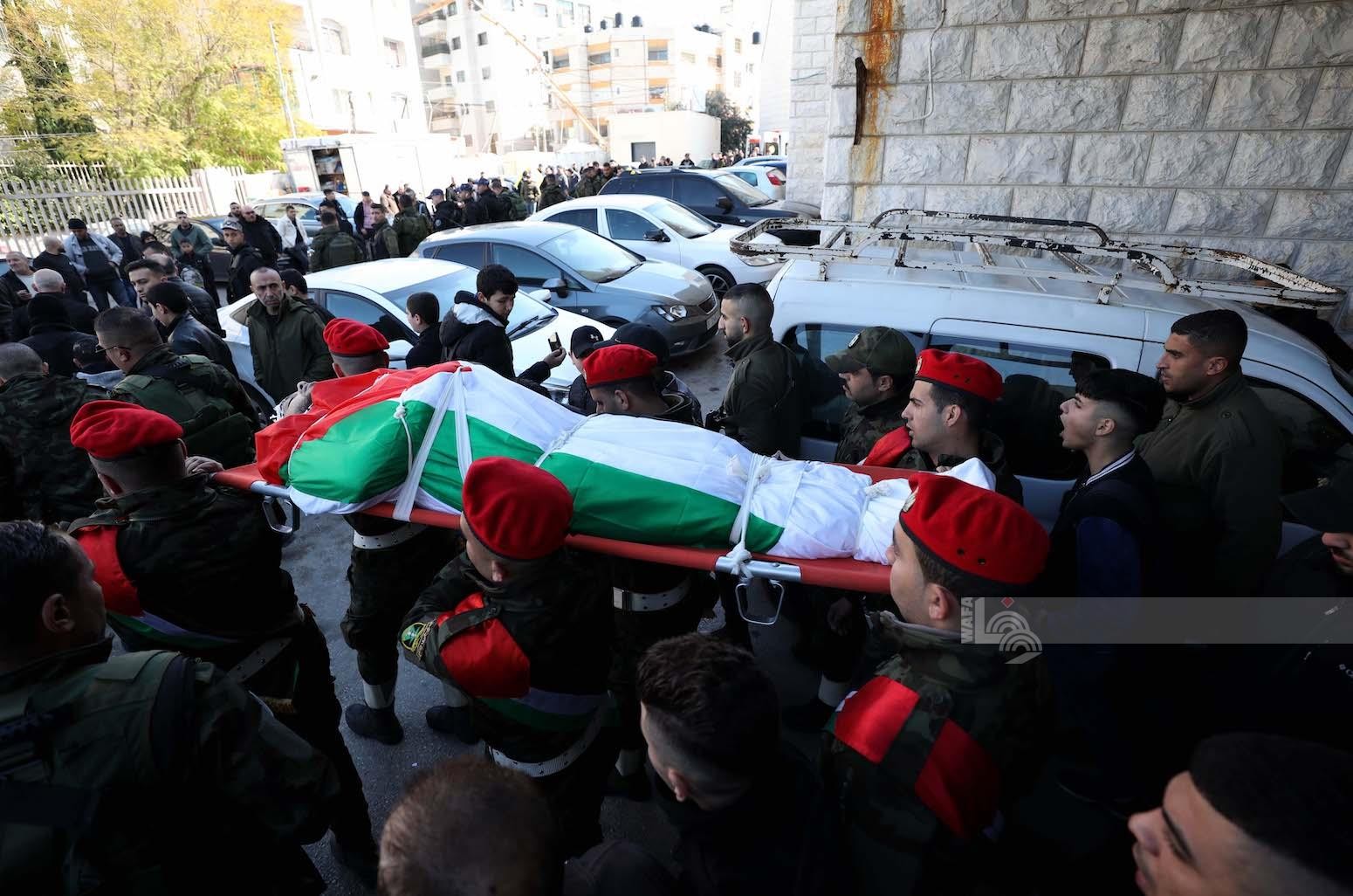 مواطنون يشيعون جثمان الشهيد امير البسطامي (21 عاما)، في مدينة نابلس 5.jpg
