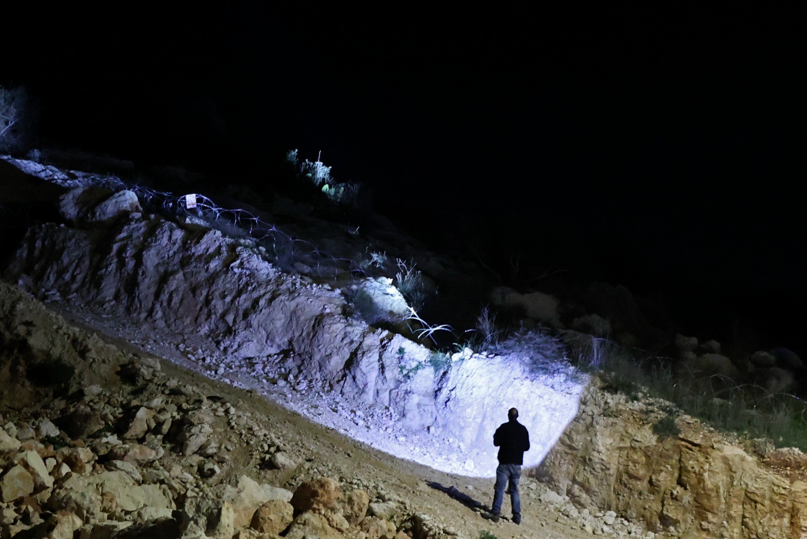 فلسطينيون يشكلون لجان حراسة شعبية في حوارة بعد هجمات المستوطنين الأخيرة .. تصوير (الفرنسية).jpg