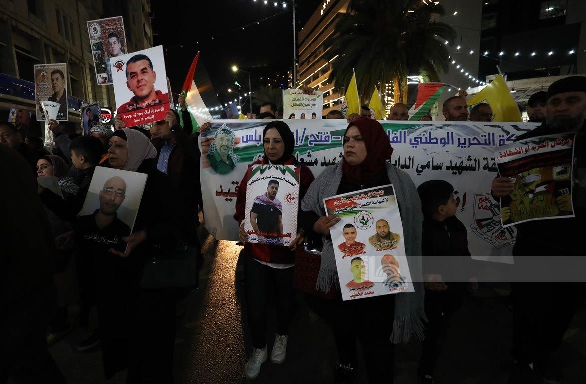 مسيرة دعم وإسناد للأسرى في سجون الاحتلال، وسط مدينة نابلس 8.jpg