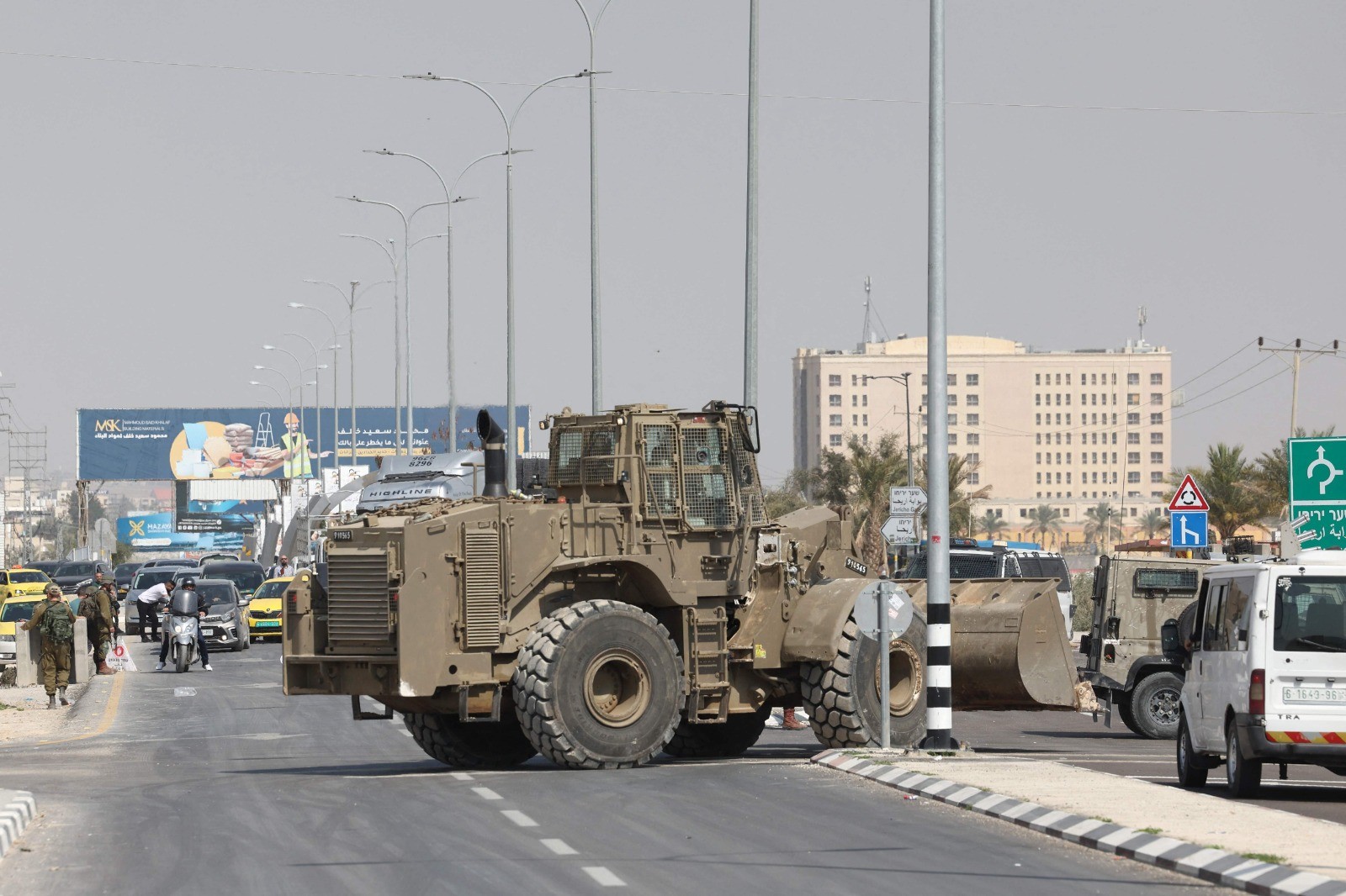 الاحتلال يشدد إجراءاته في أريحا .. تصوير (الفرنسية) 2.jpg