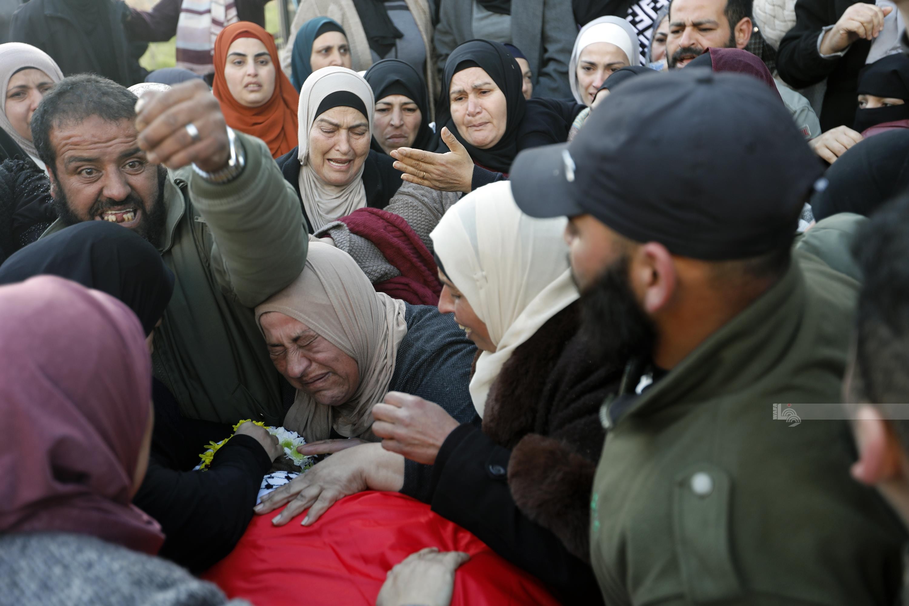 تشييع جثمان الشهيد محمد أبو كافية (36 عاما) لمثواه الأخير في بلدة بيت إجزا شمال غرب القدس.jpg