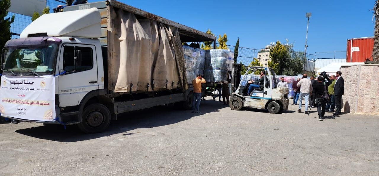 مساجد فلسطين ترسل خمس شاحنات من حقائب النوم لمتضرري الزلزال في تركيا 12.jpg