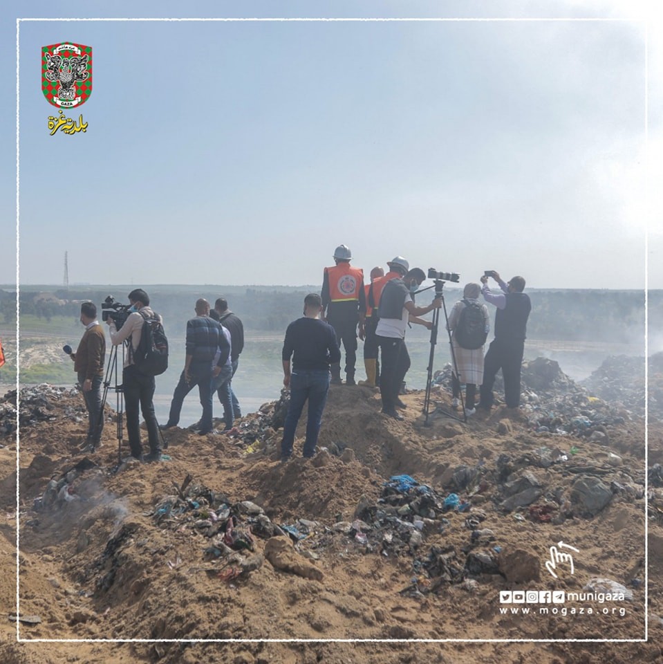 جولة للصحفيين لمكب النفايات الرئيس في منطقة جحر الديك جنوب شرق مدينة غزة 0.jpg