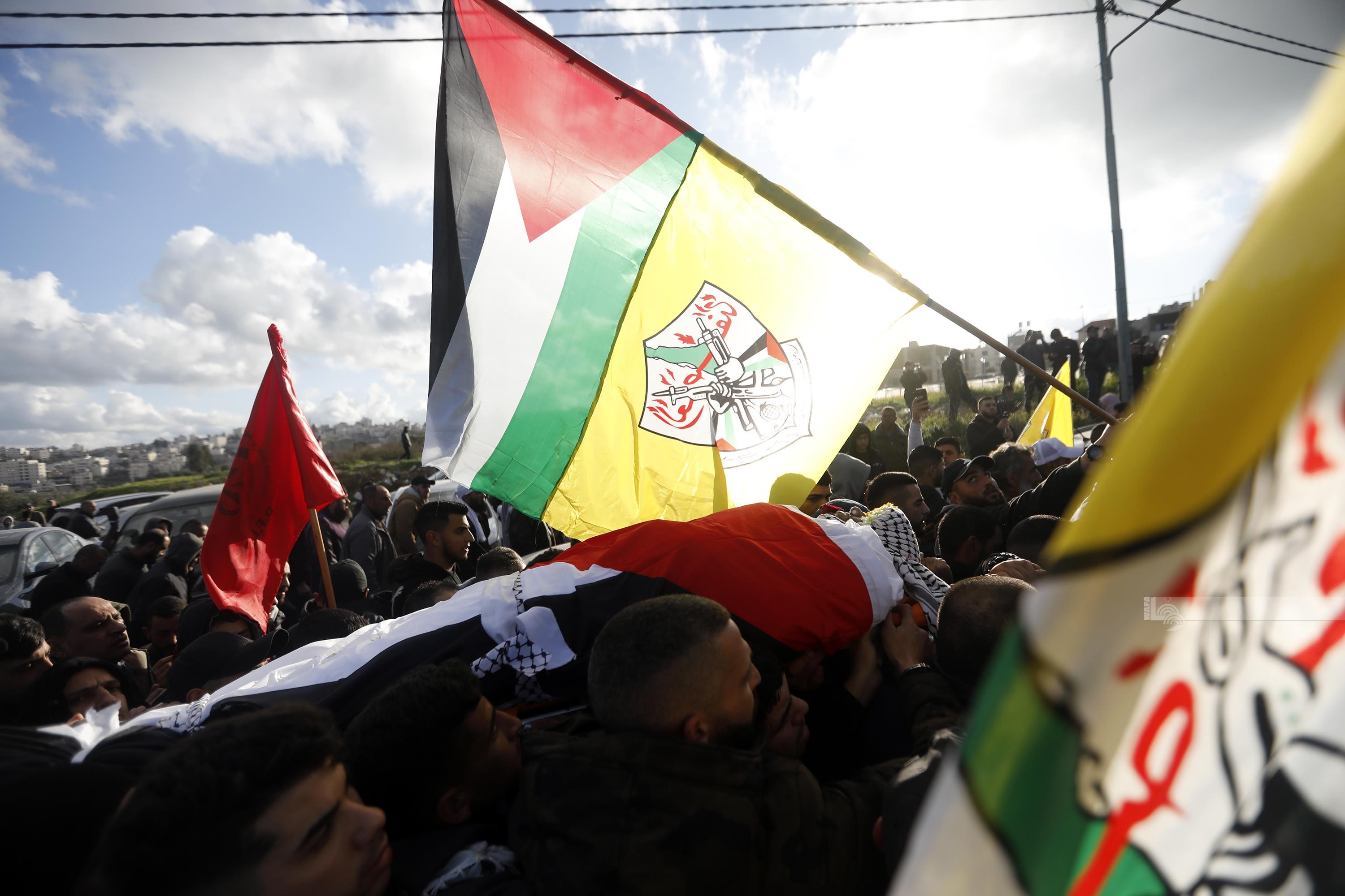 تشييع جثمان الشهيد محمد أبو كافية (36 عاما) لمثواه الأخير في بلدة بيت إجزا شمال غرب القدس 3.jpg