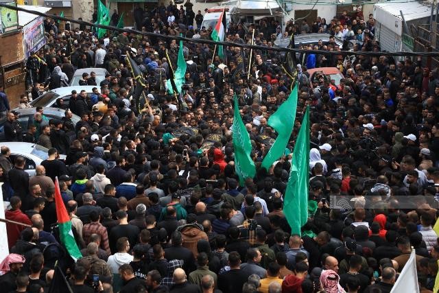 تشييع جثامين الشهداء احمد فشافشة (22 عاما) ونايف ملايشة (25 عاما) وسفيان فاخوري (30 عاما) لمثواهم الاخير في بلدة جبع جنوب جنين 2 0.jpg