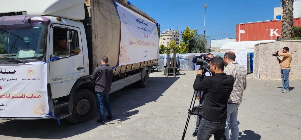 مساجد فلسطين ترسل خمس شاحنات من حقائب النوم لمتضرري الزلزال في تركيا 33.jpg