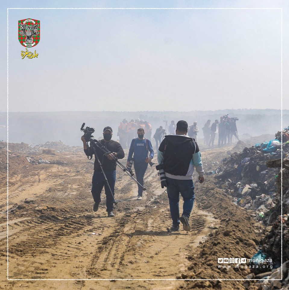 جولة للصحفيين لمكب النفايات الرئيس في منطقة جحر الديك جنوب شرق مدينة غزة 9.jpg