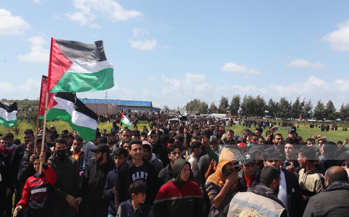 الاحتلال يقمع مسيرة خرجت بمناسبة يوم الأرض على الحدود الشمالية لقطاع غزة 5.jpg
