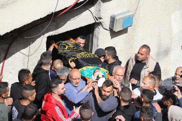 تشييع جثامين الشهداء احمد فشافشة (22 عاما) ونايف ملايشة (25 عاما) وسفيان فاخوري (30 عاما) لمثواهم الاخير في بلدة جبع جنوب جنين 0.jpg