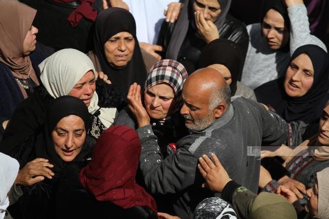 تشييع جثامين الشهداء احمد فشافشة (22 عاما) ونايف ملايشة (25 عاما) وسفيان فاخوري (30 عاما) لمثواهم الاخير في بلدة جبع جنوب جنين 9.jpg