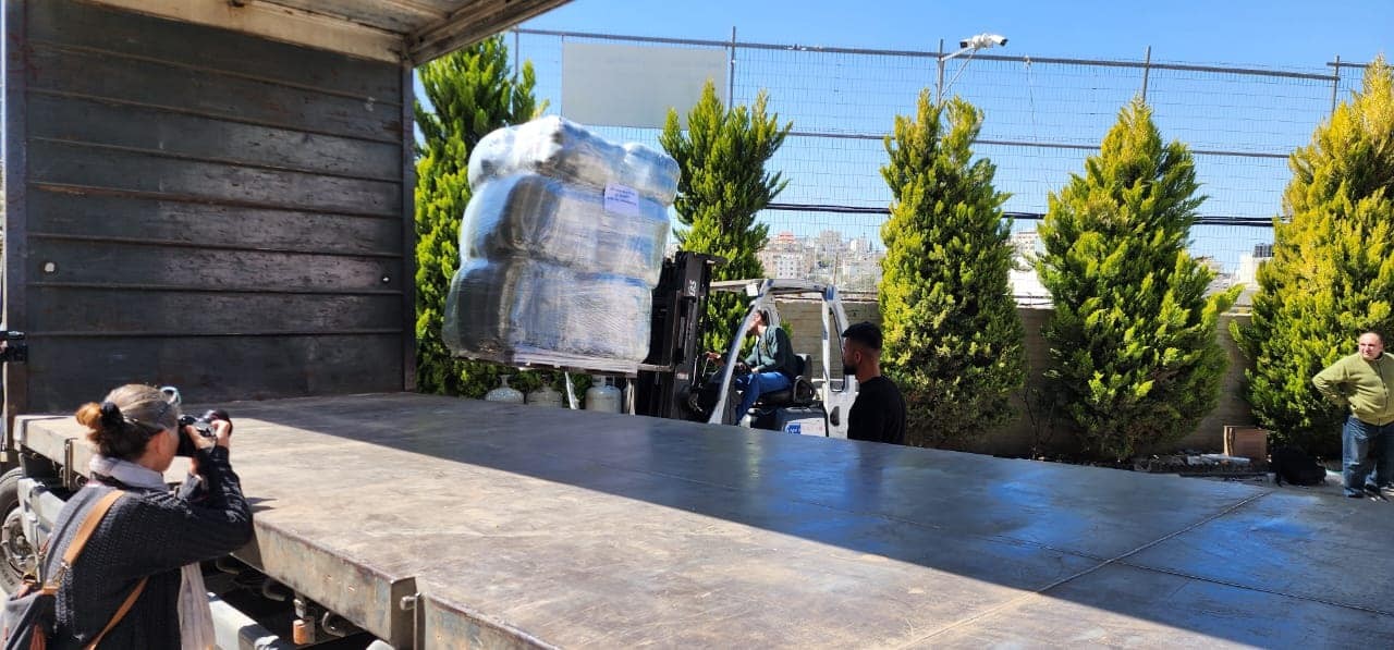 مساجد فلسطين ترسل خمس شاحنات من حقائب النوم لمتضرري الزلزال في تركيا 22.jpg