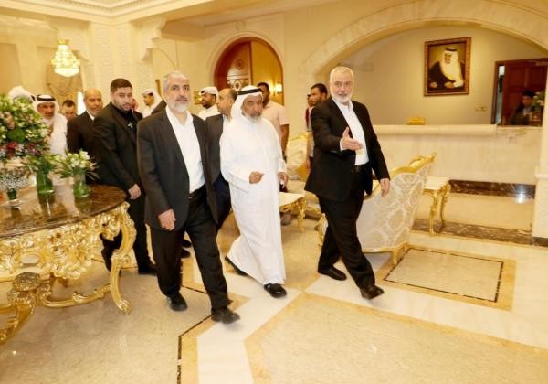 حماس تنظم لقاءً رمضانيًا مع سفراء وممثلي الدول العربية والإسلامية الصديقة في قطر.jpg