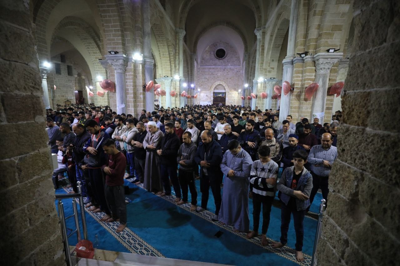 إحياء ليلة الـ 27 من شهر رمضان في المسجد العمري الكبير بمدينة غزة.jpg