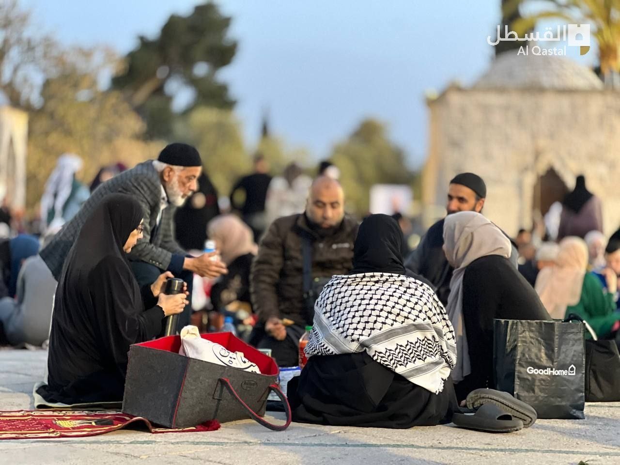 موائد إفطار الصائمين في المسجد الأقصى المبارك 76.jpg