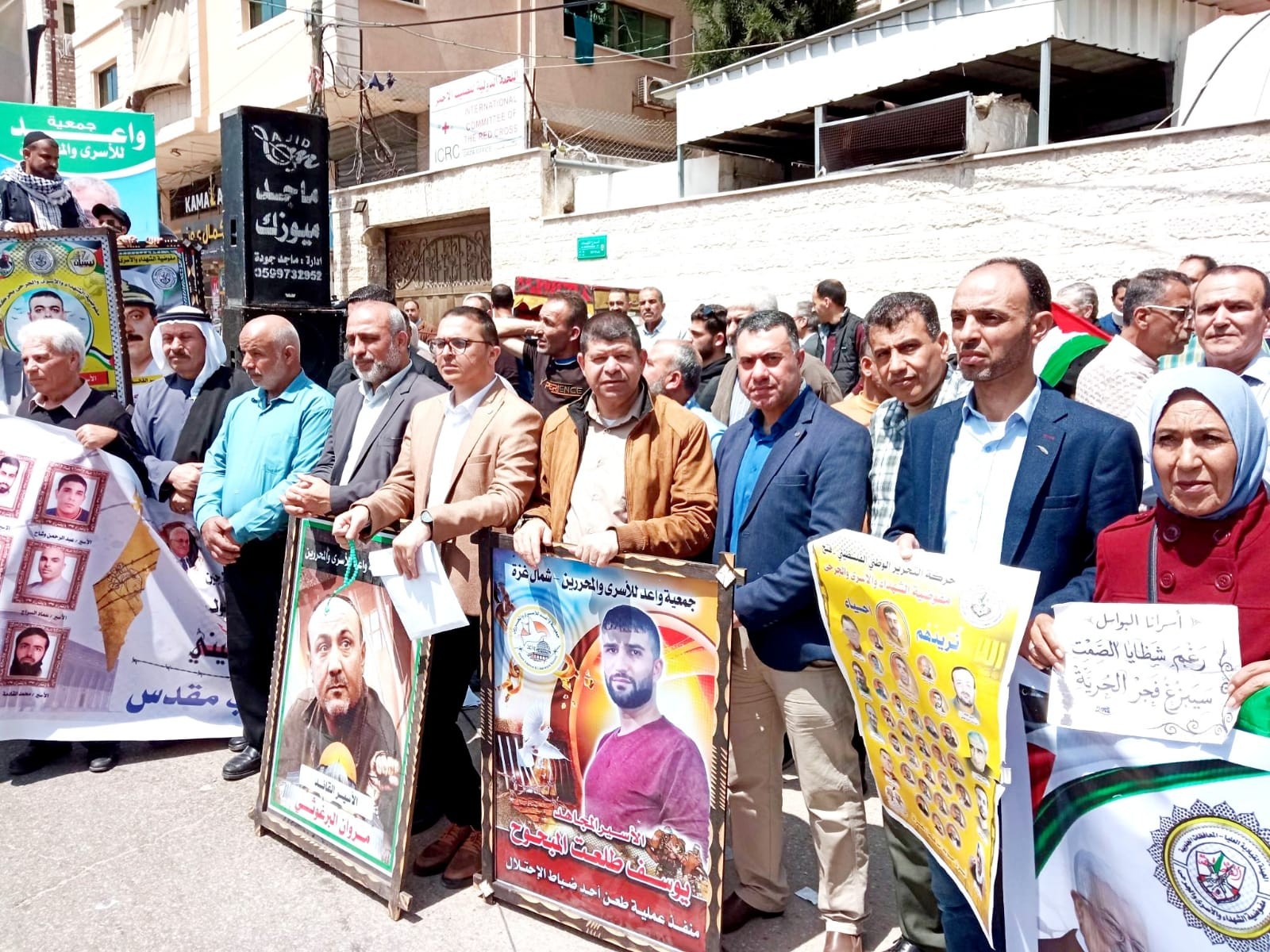 التجمع الفلسطيني للوطن والشتات يشارك في وقفة إسناد وتضامن مع الأسرى بمناسبة يوم الأسير في غزة 2.jpg