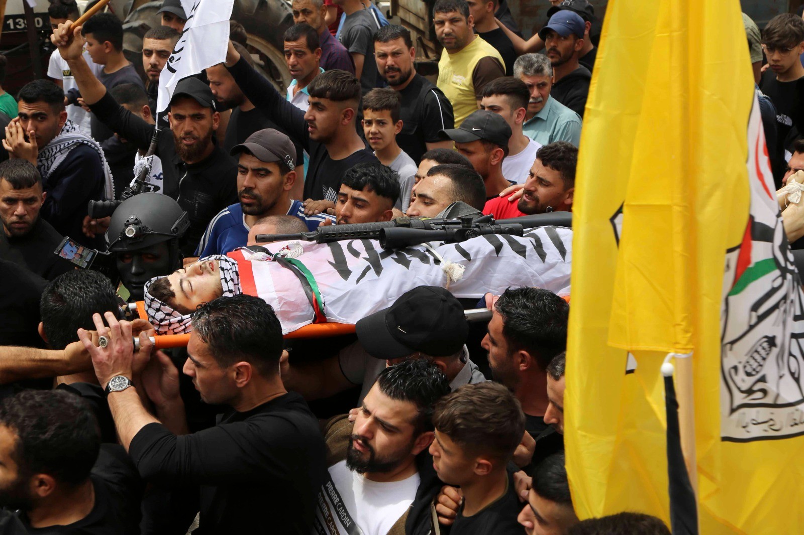جماهير محافظة قلقيلية تشيع جثمان عائد سليم 33.jpg