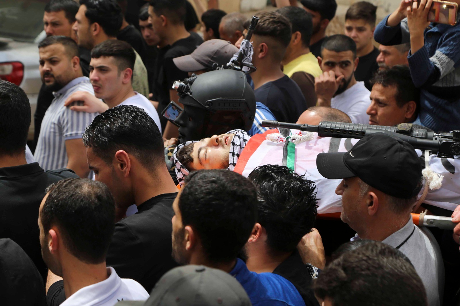 جماهير محافظة قلقيلية تشيع جثمان عائد سليم 22.jpg