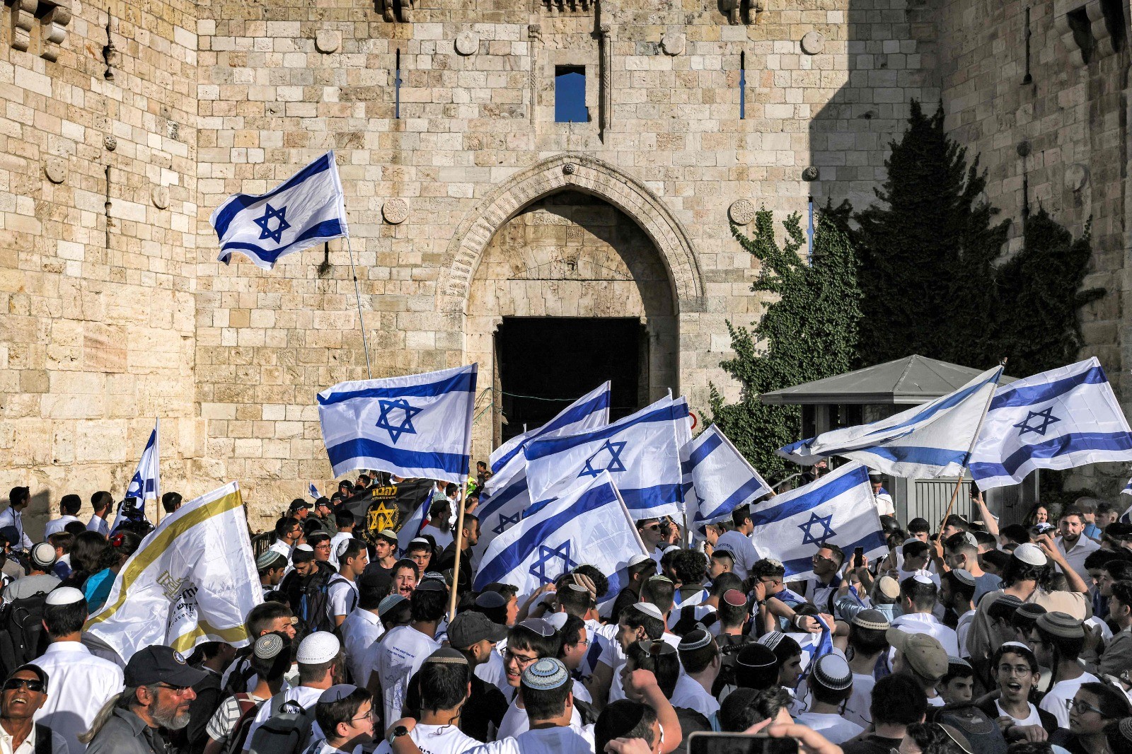 مسيرة الأعلام في القدس .. تصوير (الفرنسية).jpg