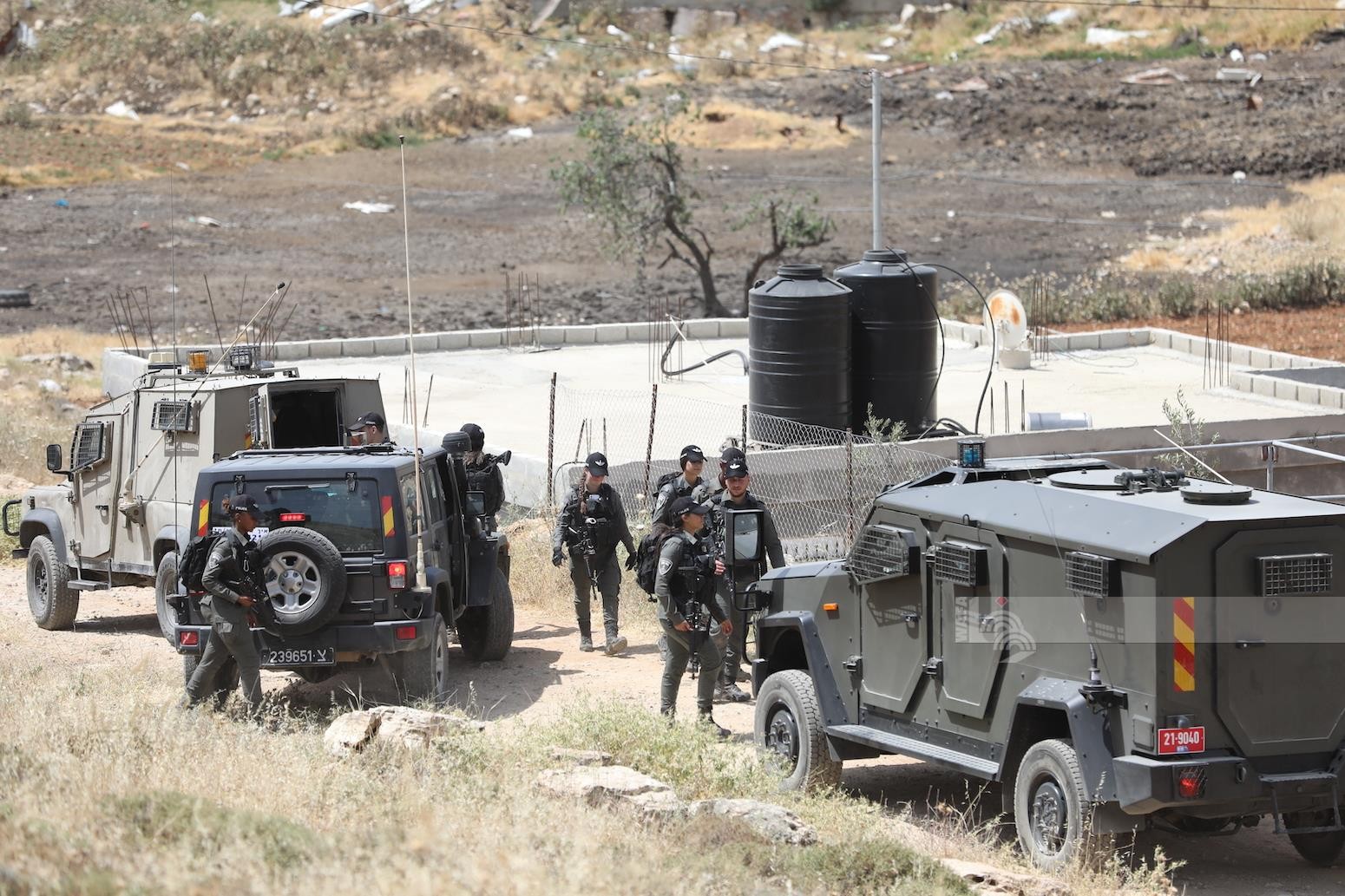 قوات الاحتلال الاسرائيلي، تهدم منشآت زراعية شرق مدينة الخليل 887.jpg
