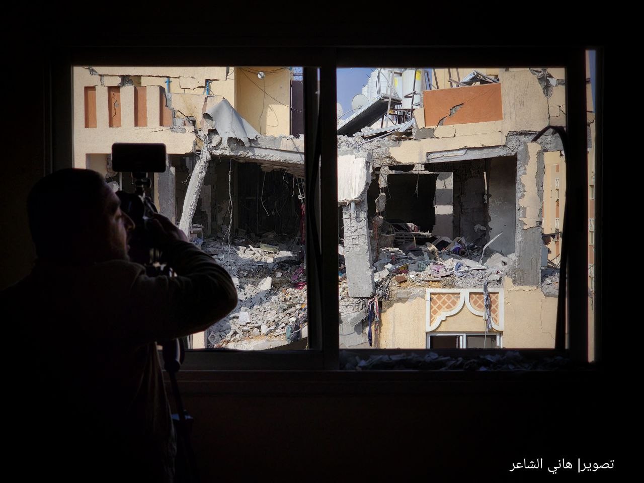 دمار كبير يخلفه القصف الإسرائيلي على شقة سكنية في مدينة حمد القطرية بخانيونس 21.jpg