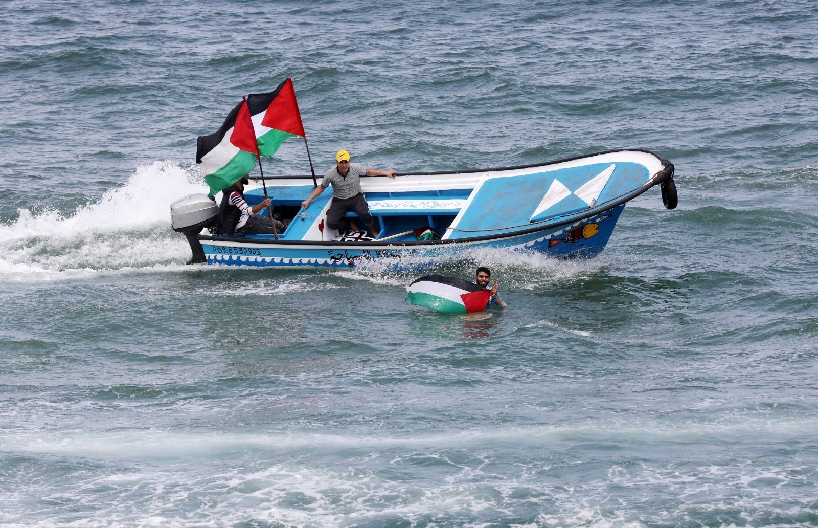 الاتحاد الفلسطيني للشراع والتجديف ينظم فعالية بحريّة لإحياء الذكرى الــ75 للنكبة.jpg