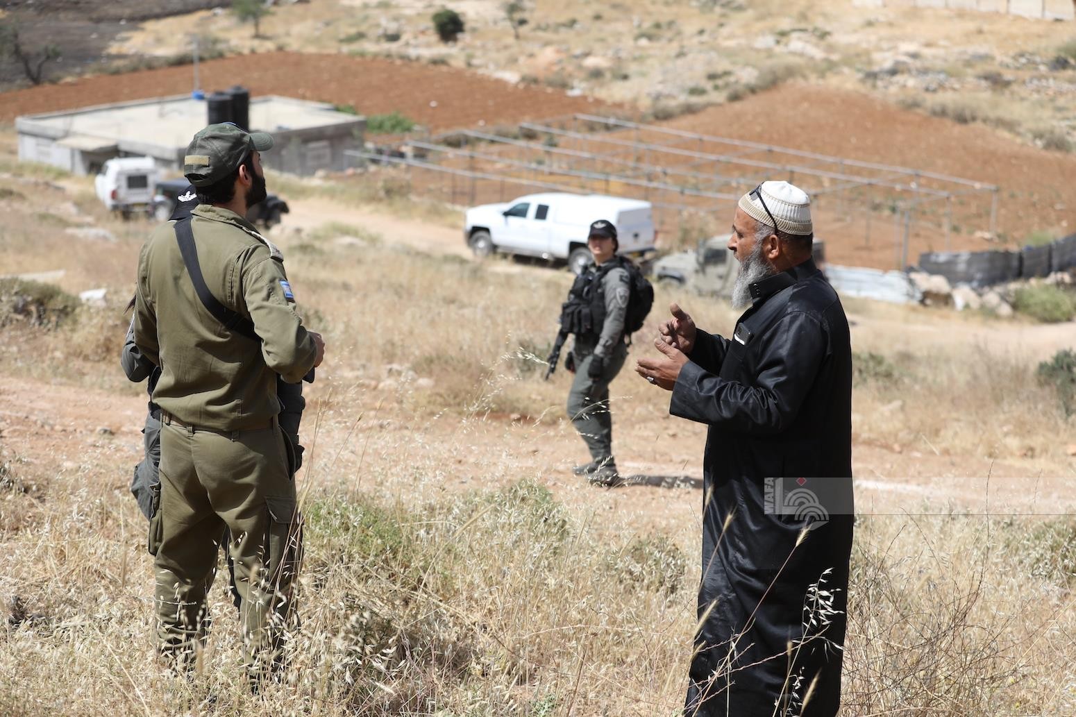 قوات الاحتلال الاسرائيلي، تهدم منشآت زراعية شرق مدينة الخليل.jpg