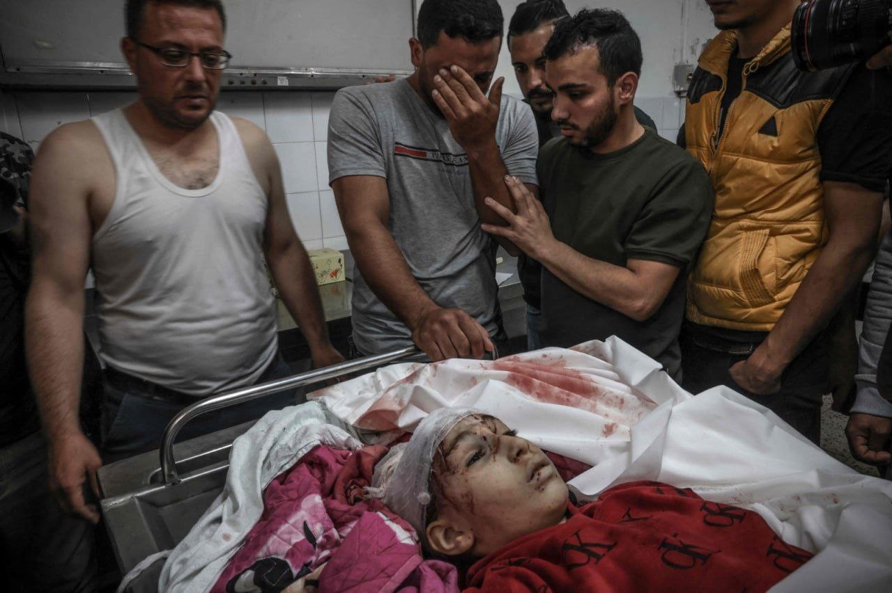 الطفلة الشهيدة ليان مدوخ وشقيقتها المصابة في العدوان الإسرائيلي على غزة 5.jpg