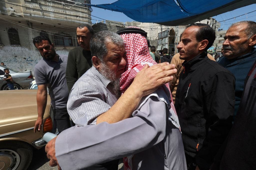 حالة من الحزن الشديد في وداع الذين ارتقوا بعدوان الاحتلال على قطاع غزة ثث.jpg