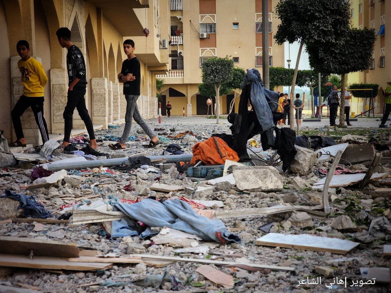 دمار كبير يخلفه القصف الإسرائيلي على شقة سكنية في مدينة حمد القطرية بخانيونس 211.jpg