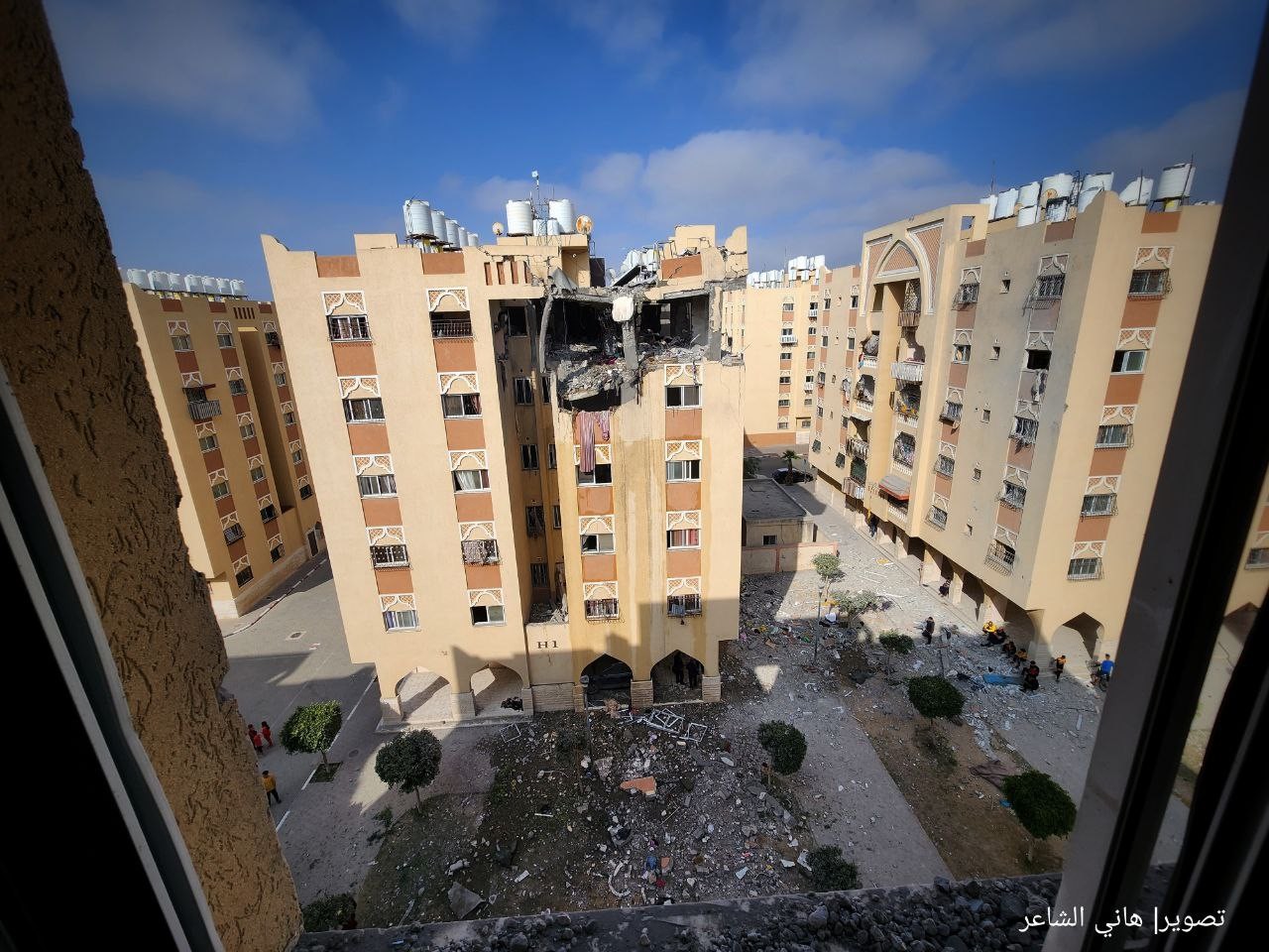 دمار كبير يخلفه القصف الإسرائيلي على شقة سكنية في مدينة حمد القطرية بخانيونس 232.jpg