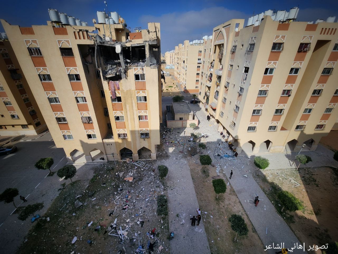 دمار كبير يخلفه القصف الإسرائيلي على شقة سكنية في مدينة حمد القطرية بخانيونس 34.jpg