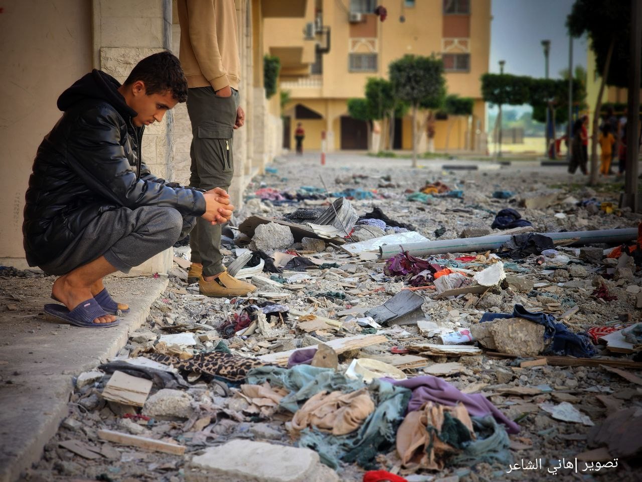 دمار كبير يخلفه القصف الإسرائيلي على شقة سكنية في مدينة حمد القطرية بخانيونس 132.jpg