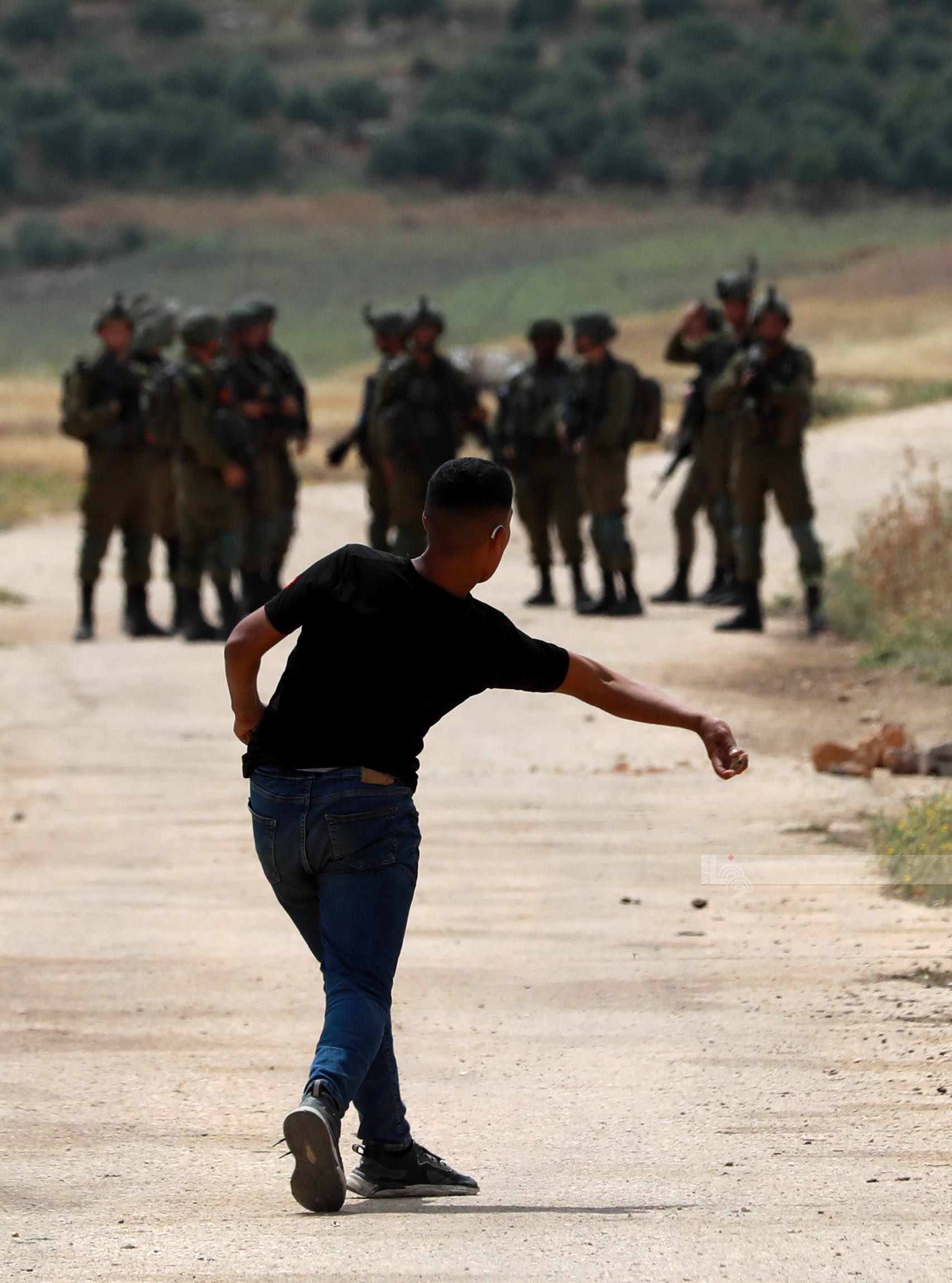 مواجهات بين الشبان وقوات الاحتلال خلال مسيرة بيت دجن الأسبوعية المناهضة للاستيطان 773.jpg