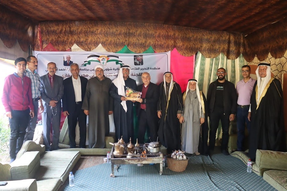 اللجنة الشعبية للاجئين بالمغازي تطلق سلسلة زيارات لدواوين العائلات في المخيم 2.jpg