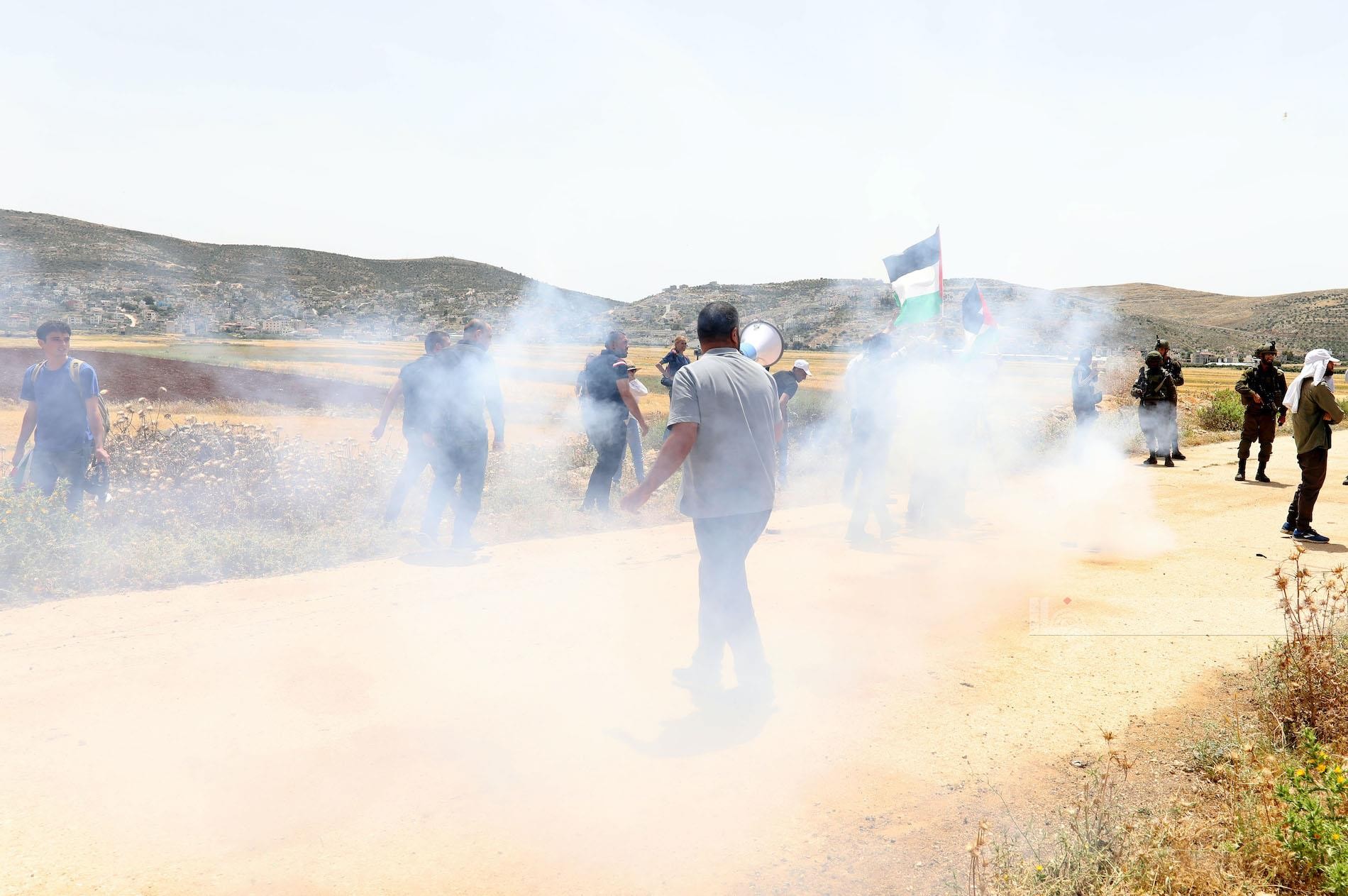 مواجهات بين الشبان وقوات الاحتلال خلال مسيرة بيت دجن الأسبوعية المناهضة للاستيطان 77.jpg