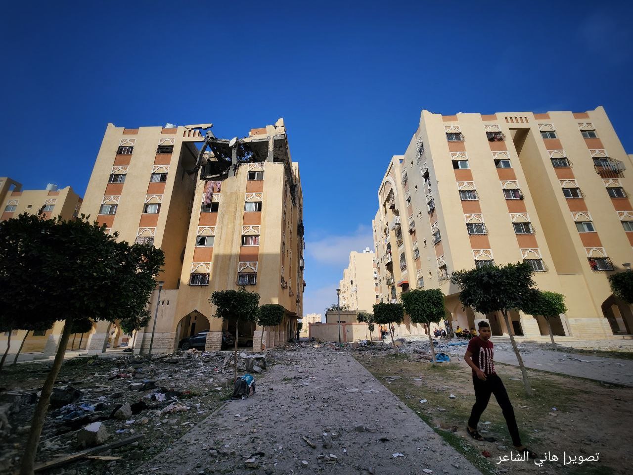 دمار كبير يخلفه القصف الإسرائيلي على شقة سكنية في مدينة حمد القطرية بخانيونس 56.jpg