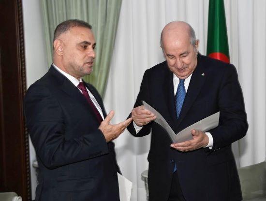 السفير أبو عيطة يسلم رسالة خطية من الرئيس إلى نظيره الجزائري 1.jpg