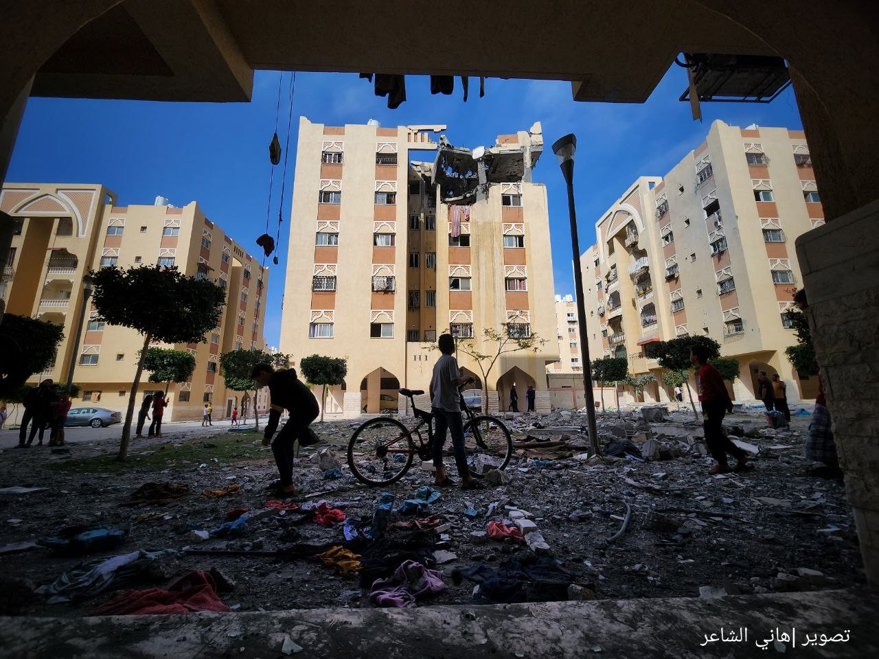 دمار كبير يخلفه القصف الإسرائيلي على شقة سكنية في مدينة حمد القطرية بخانيونس 8.jpg