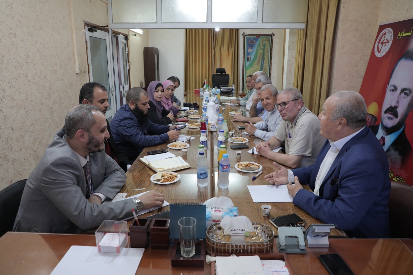 لجنة العمل النقابي في الجبهة الشعبية تستقبل وفدًا من وزارة العمل بغزة 2.jpg