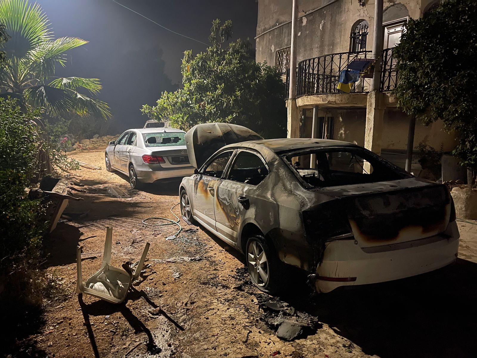 المستوطنون تسببوا باحراق 6 مركبات في اللبن الشرقية قضاء نابلس ،، تصوير - أيمن قواريق 33.jpg