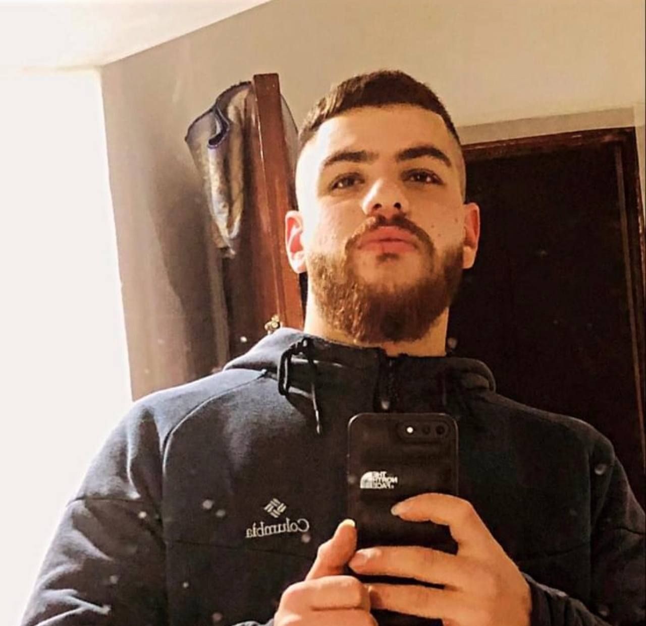 قوات خاصة من جيش الاحتلال تعتقل ممثل الرابطة الإسلامية في جامعة بيرزيت الطالب عبيدة غوانمة بعد اقتحام منزله في مخيم الجلزون شمال رام الله..jpg