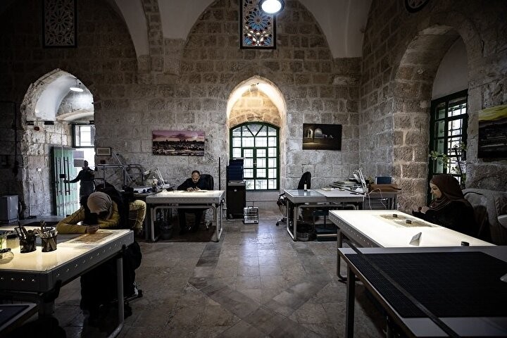 -مركز حفظ وترميم المخطوطات بالمسجد الأقصى أسس عام 2008 7.jpg