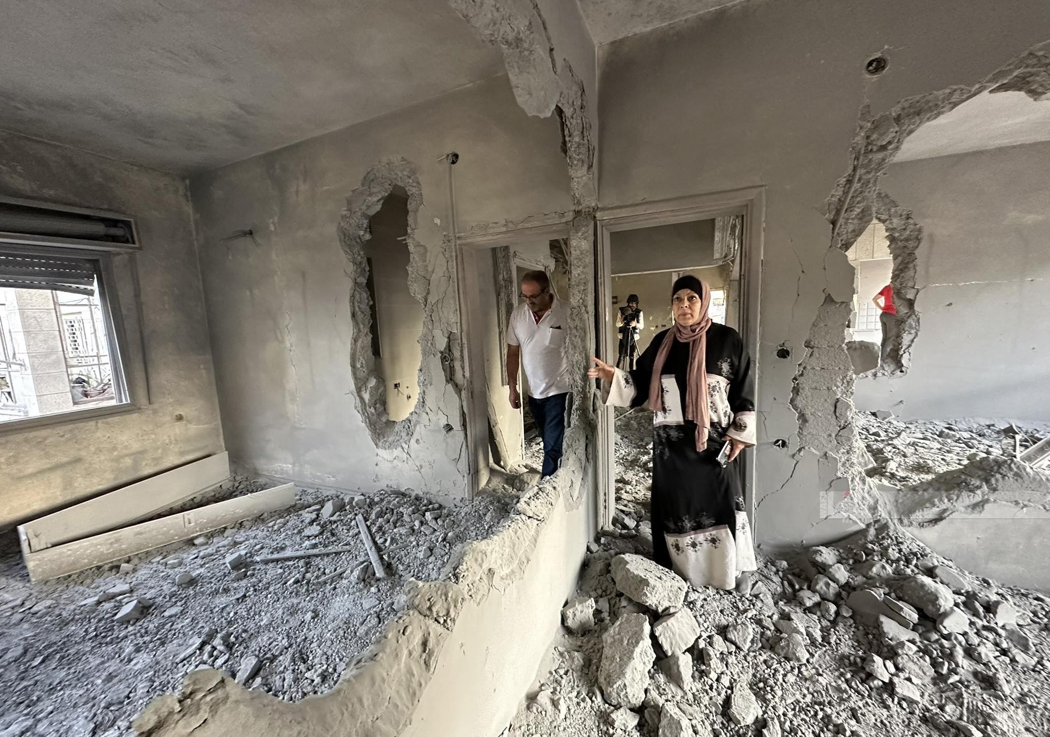 آثار الدمار عقب تفجير الاحتلال منزل عائلة الأسير اسلام فروخ في البلدة القديمة في رام الله 3.jpg