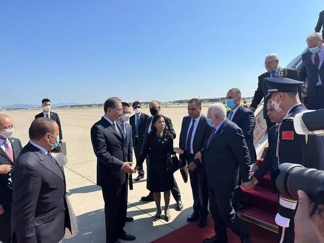 من وصول الرئيس محمود عباس إلى العاصمة الصينية بكين في زيارة تستمر عدة أيام بدعوة من رئيس البلاد 33.jpg