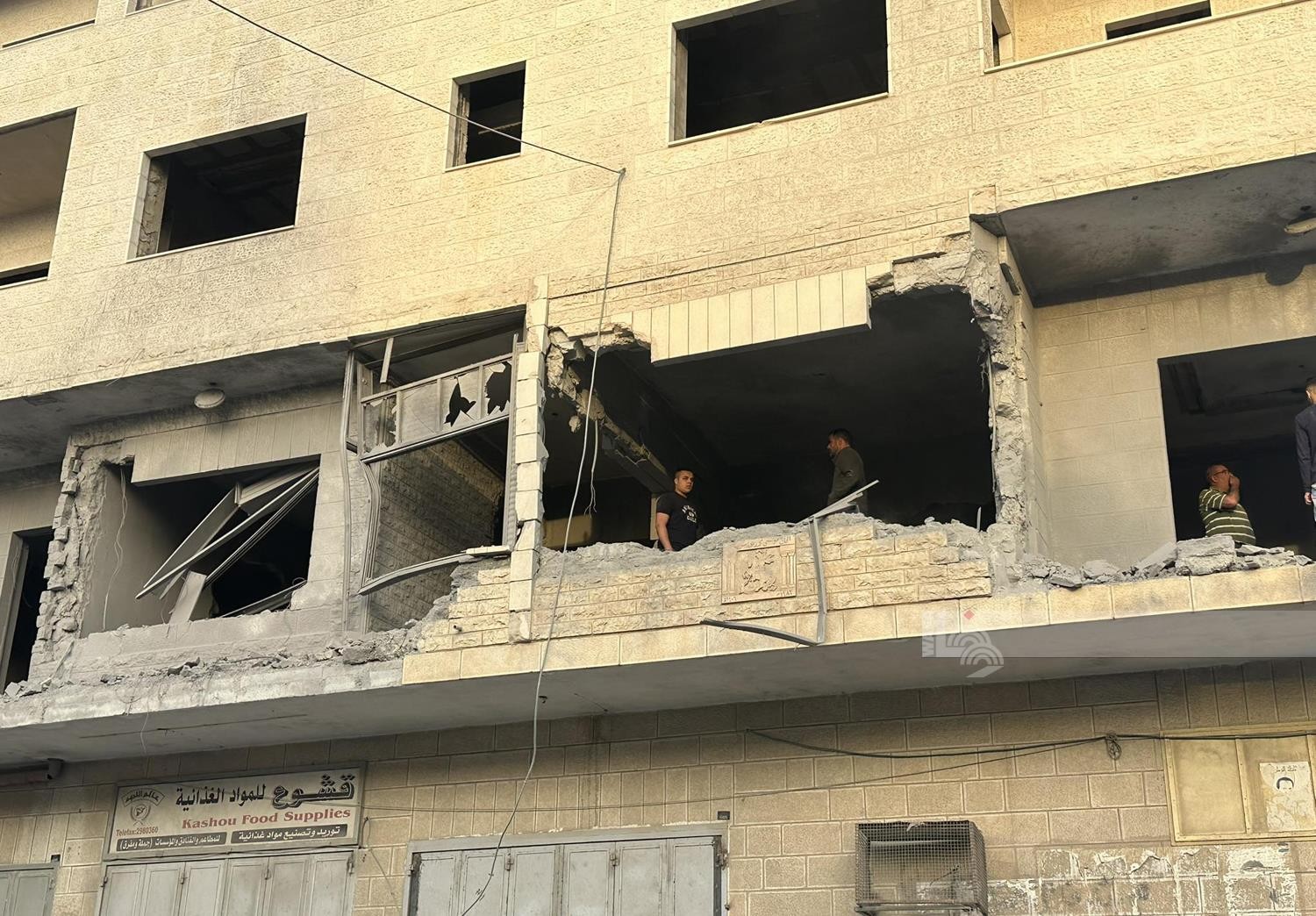 آثار الدمار عقب تفجير الاحتلال منزل عائلة الأسير اسلام فروخ في البلدة القديمة في رام الله 43.jpg