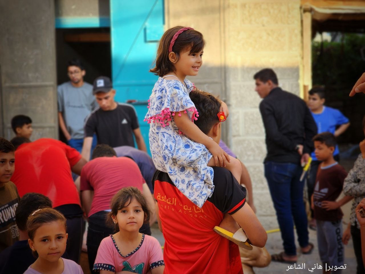 ذبح الأضاحي وتقطيعها في شوارعها محافظة خان يونس جنوب قطاع غزة..تصوير- (هاني الشاعر) 124.jpg