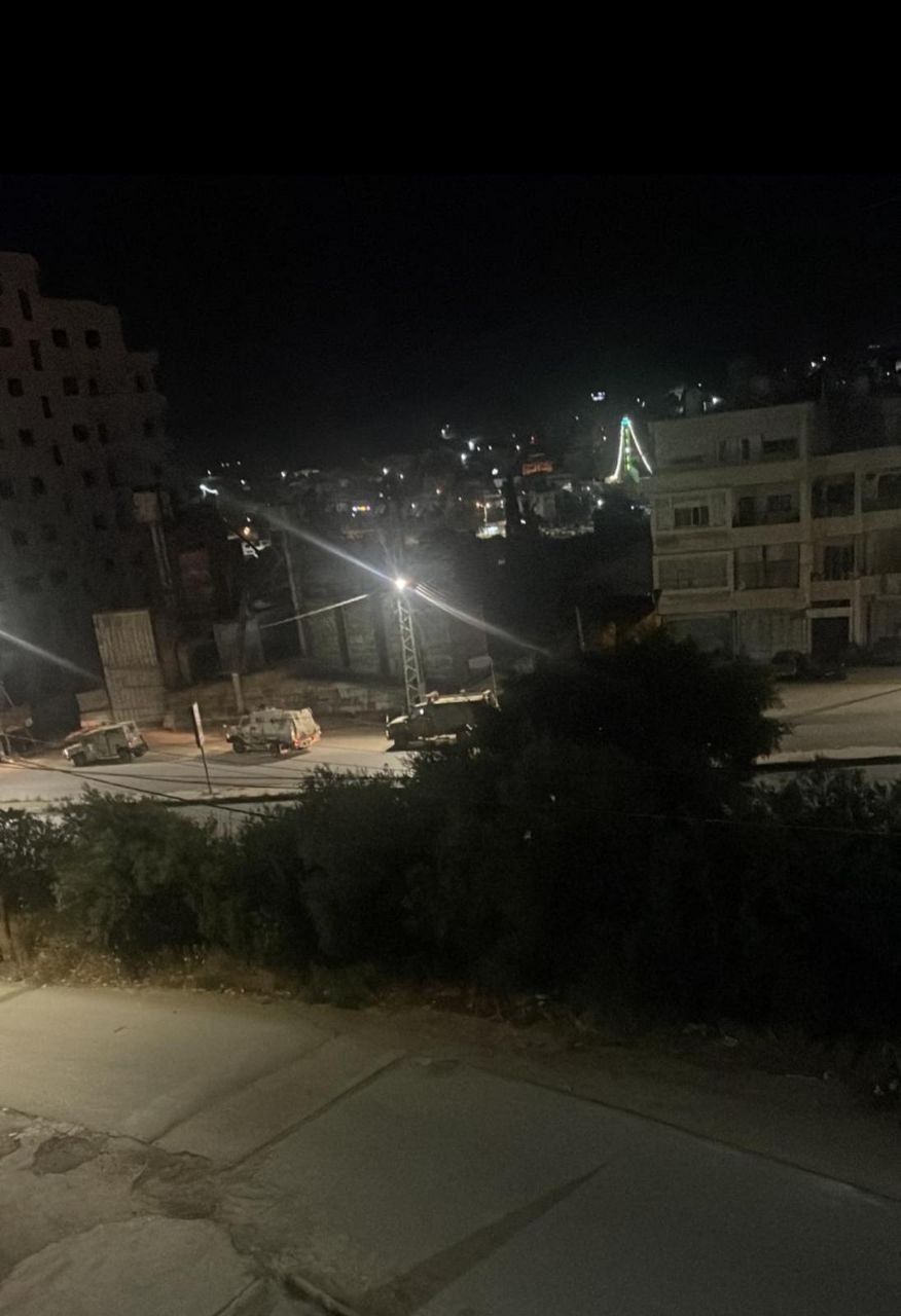 جانب من اقتحام قوات الاحتلال لشارع القدس شرق نابلس.jpg