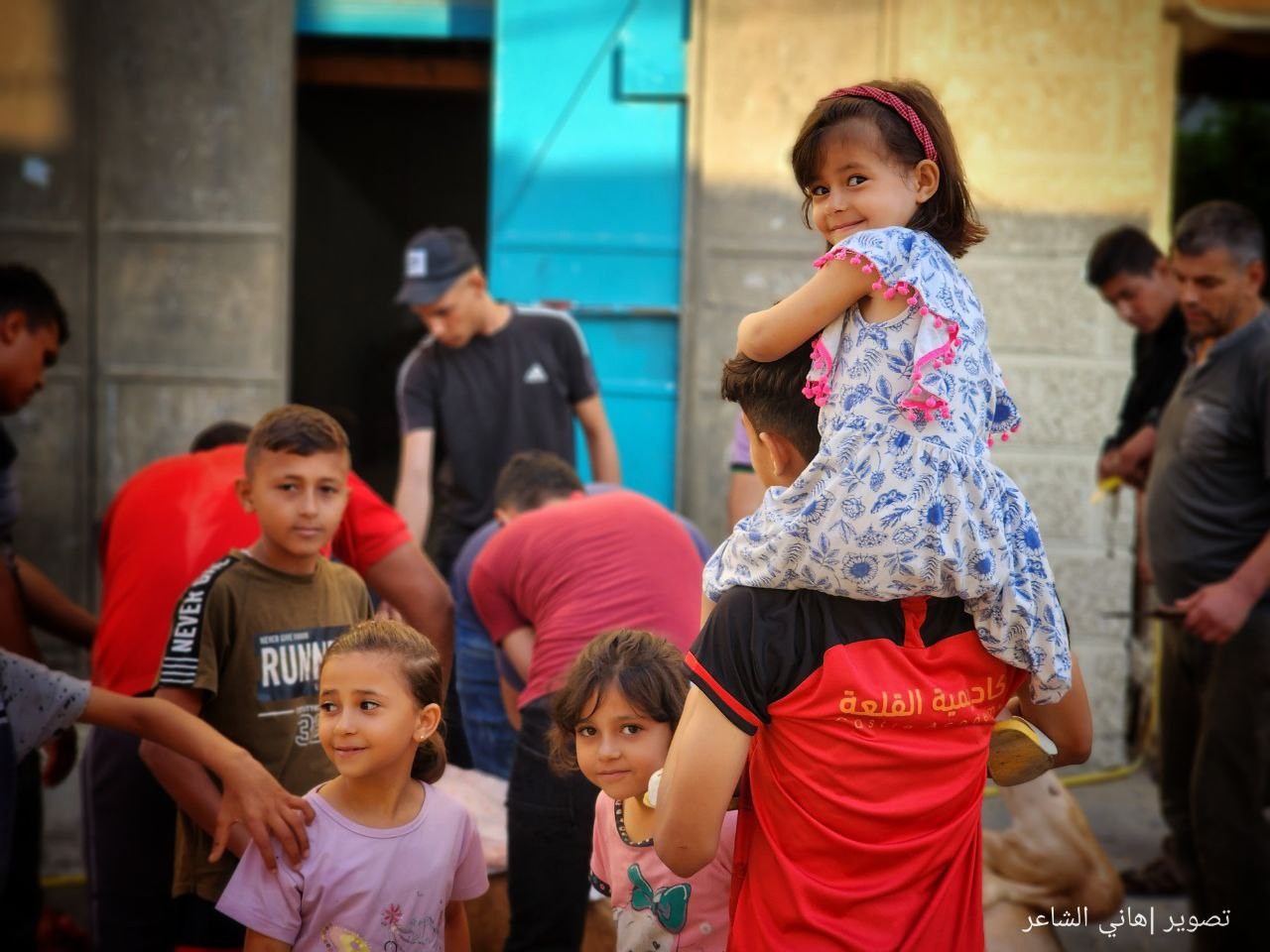 ذبح الأضاحي وتقطيعها في شوارعها محافظة خان يونس جنوب قطاع غزة..تصوير- (هاني الشاعر) 8.jpg