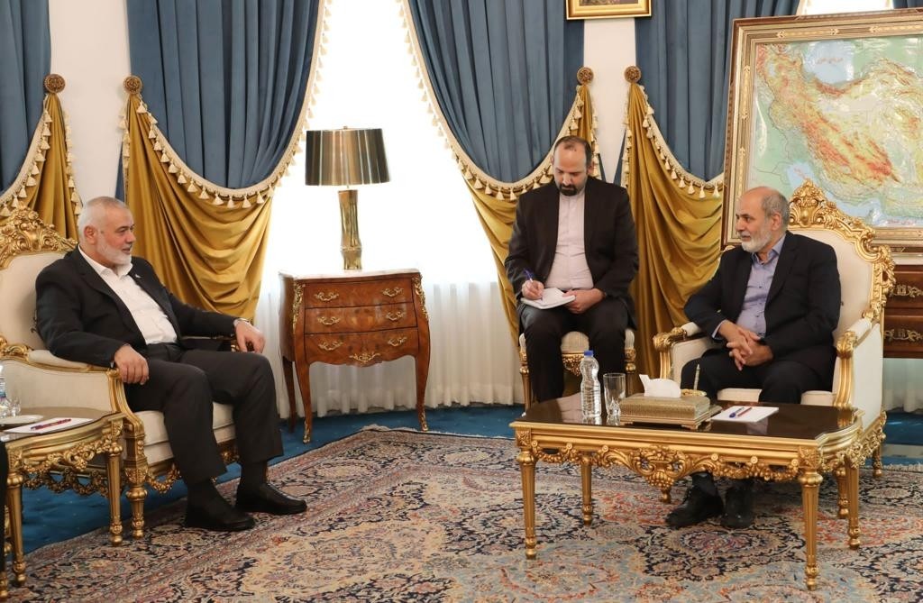 هنية ووفد قيادة الحركة يلتقون أمين عام مجلس الأمن القومي الإيراني 3.jpg