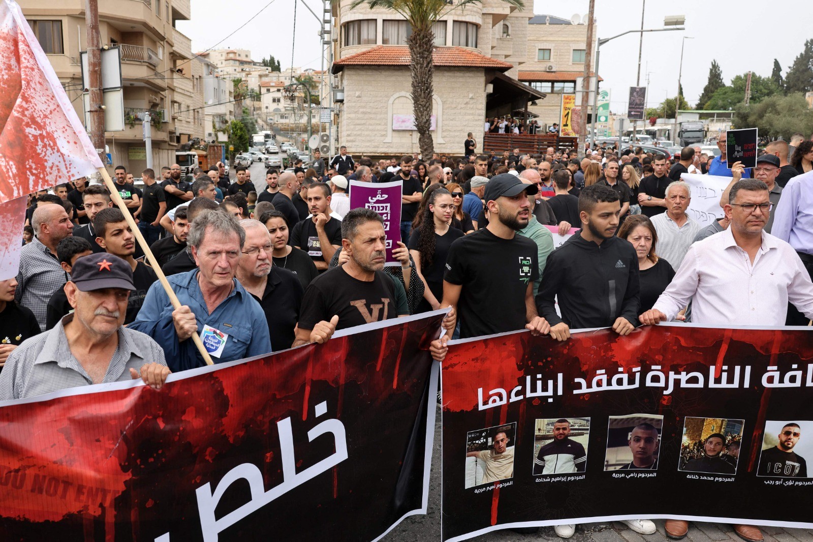 سكان يافة الناصرة يشاركون في وقفة احتجاجية - (الفرنسية) 1.jpg